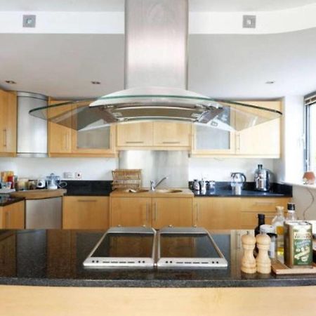 Peaceful Modern 2 Bedroom Flat With Water Views London Exterior photo
