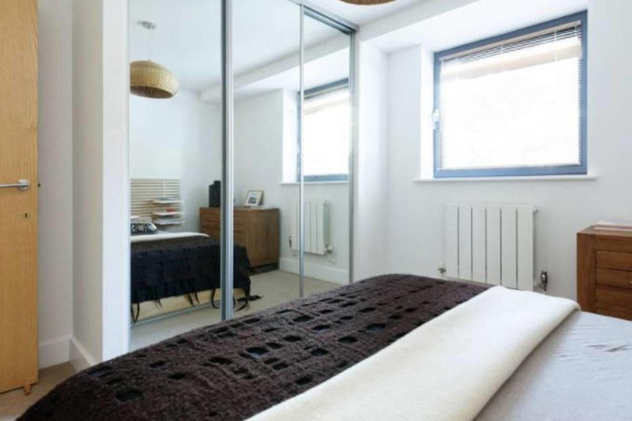 Peaceful Modern 2 Bedroom Flat With Water Views London Exterior photo