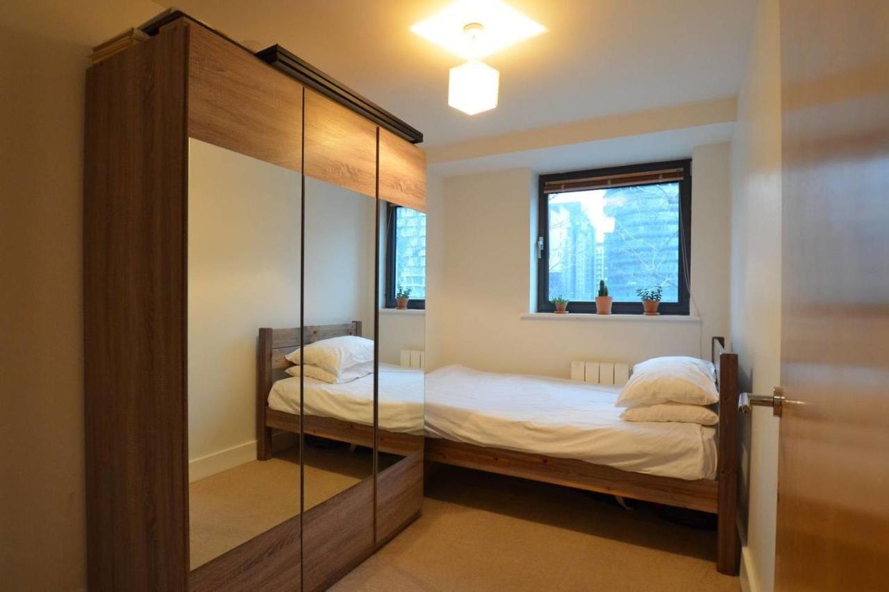 Peaceful Modern 2 Bedroom Flat With Water Views London Exterior photo